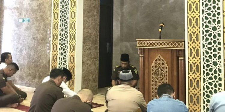 Tausiyah Rutin, Dr. Zulkifli: Takutnya Orang Sholeh Kepada Allah STW