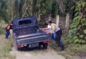 Kesigapan Bhabinkamtibmas Polsek Tualang AIPDA Azwar Har Menuai Decak Kagum