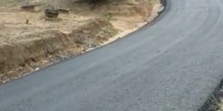 Bupati Kasmarni Akomodir Pembangunan Jalan Yang Dinanti Warga Bukit Kerikil Selama 22 Tahun
