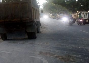 Tanah Timbunan SMA 2 Langsa Mengotori Jalan Nasional, Bisa Menyebabkan Kecelakaan