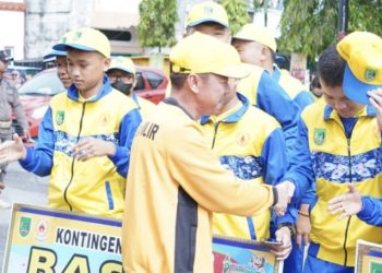 Afrizal Sintong: Junjung Sportifitas Raih Kemenangan, Saat Lepas Kontingen ke Porprov Riau