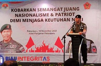 Ruslan Buton Pimpin Pengukuhan Syamsurijal Sebagai Danwil Eks Serdadu Tri Matra Riau