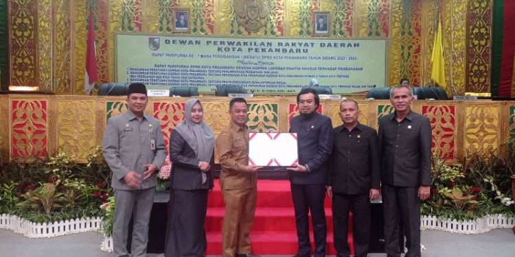 Pengesahan Perda Perlindungan Perempuan dan Anak dan Perta BPHTB