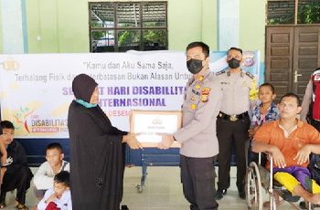 Hari Disabilitas Internasional, SLB Fajar Amanah Dapat Bantuan Dari Kapolsek Tualang