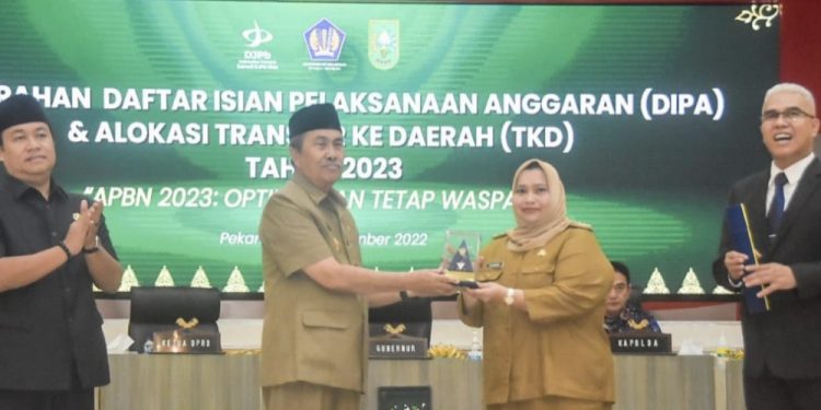 9 Kali Raih WTP, Bupati Kasmarni Terima Penghargaan Dari DJPb Riau