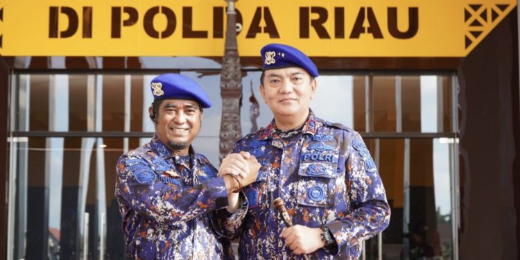 H.T.Rusli Ahmad Diangkat Menjadi Bapak Asuh POLAIRUD POLDA RIAU Oleh Direktur Kepolisian Perairan Baharkam Polri