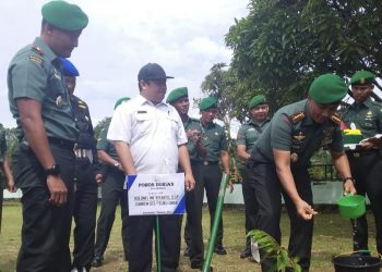 Denrem 012/Teuku Umar Tanam Pohon Durian dan Tabur Benih Ikan