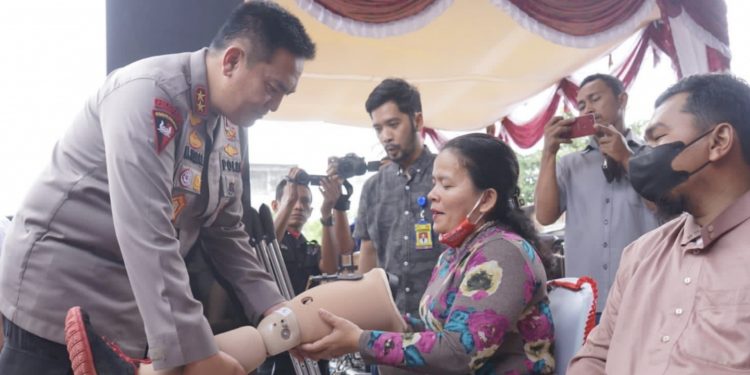 Beri Kaki Palsu Saat Kunjungan ke Rohil, Kapolda Riau: Inilah Konsep Polri Presisi