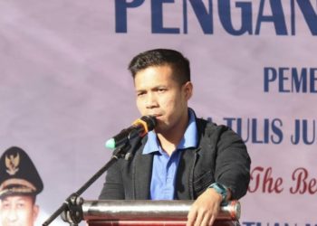 Bupati Bengkalis Serahkan Hadiah kepada Pemenang LKTJ dan Fotografi PWI