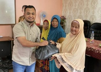 PWI Bengkalis Bagikan Bapokting di Siak Kecil, Camat Berikan Apresiasi