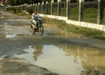 Jalan Induk Gampong Meurandeh Teungoh Rusak Parah, Warga Minta Pemko Perbaiki