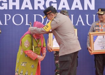 Bupati Kasmarni Terima Penghargaan Forkopimda Terbaik Dari Kapolda Riau