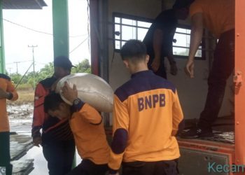 BPBD Bengkalis, Dinsos dan Dinas Pangan Salurkan Beras ke Korban Banjir
