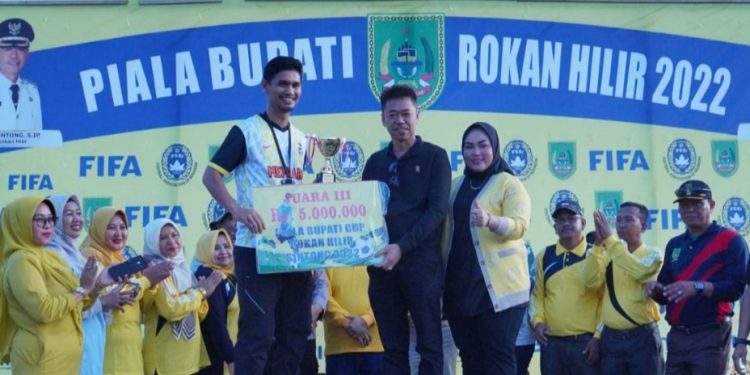 Bupati Rohil Tutup Piala Open Turnamen Tahun 2022, Dimenangkan Omar FC