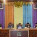 Ketua DPRD Kabupaten Bengkalis H. Khairul Umam didampingi Wakil Ketua I Syahrial, Wakil Ketua II Sofyan dan Wakil Ketua III Syaiful Ardi memimpin rapat paripurna pengesahan Ranperda Pajak dan Retribusi Daerah menjadi Perda. Bupati Bengkalis Kasmarni hadir