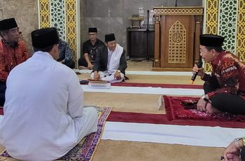 Ketua PWNU Riau H T Rusli Ahmad SE MM Bersama Kajati Riau Dr Supardi SH MH Jadi Saksi Mualaf Daniel Saputra