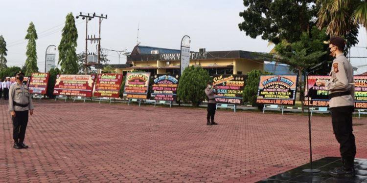 Kapolres Rohil Pimpin Upacara Kenaikan  Pangkat 69 Personil