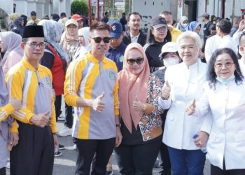 Bupati Rohil Lepas Ratusan Peserta Jalan Santai Kerukunan Sempena Hari Amal Bakti ke-77