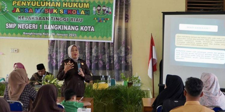 Tim Penerangan Hukum Kejati Riau Gelar Penyuluhan Hukum JMS Di SMP 1 Bangkinang