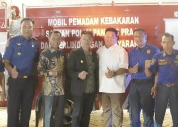 Afrizal Sintong Serahkan 1 Unit Mobil Damkar di Bagan Sinembah