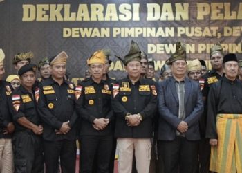 Gubernur Riau Lantik Afrizal Sintong Jadi Datuk Temenggung Muda