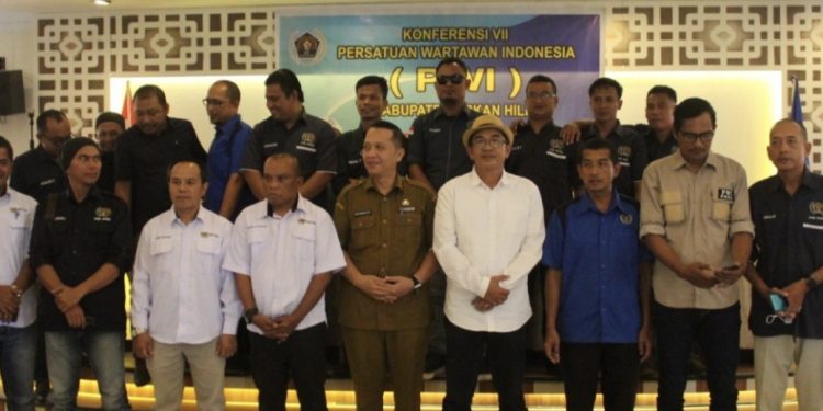 Buka Konferensi VII PWI, Bupati Rohil: Cegah Hoaks Dengan Karya Jurnalisitik Berkualitas
