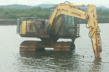 Excavator Aset Pemko Langsa Satu Tahun Berada Di Dalam Tambak Warga, Diduga Rusak
