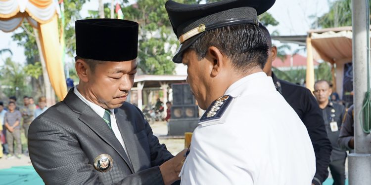 Afrizal Sintong Lantik H Sukirman Jadi Camat Rimba Melintang