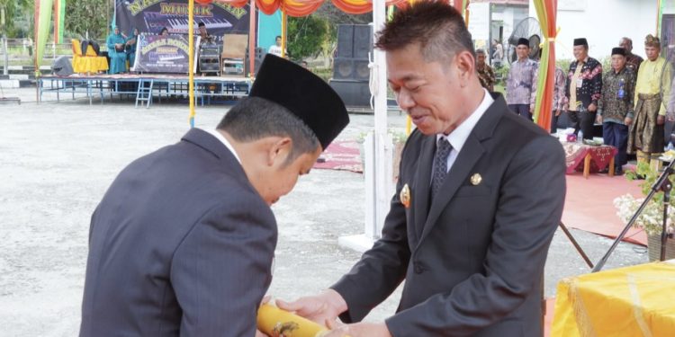 Afrizal Sintong Lantik Sekcam dan Tim Penggerak PKK Bangko Pusako