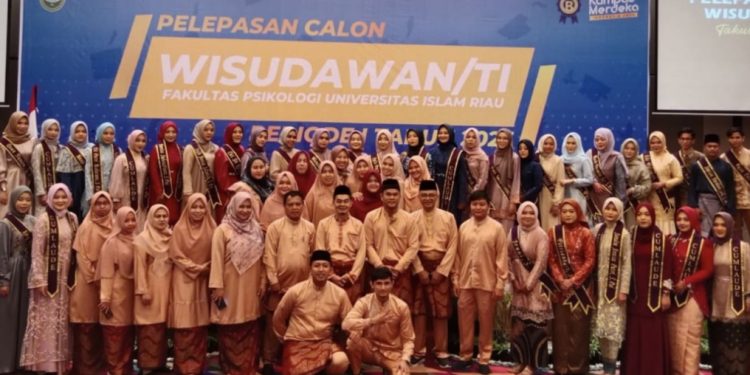 Dekan Psikologi UIR Sampaikan Ucapan Terima Kasih Kepada Orang Tua Wisudawan