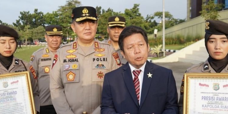 Dapat 2 Penghargaan ‘PRESISI AWARD dari LEMPKAPI, Kapolda Riau Irjen Moh Iqbal: Ini Motivasi Sekaligus Vitamin yang Sangat Luar Biasa