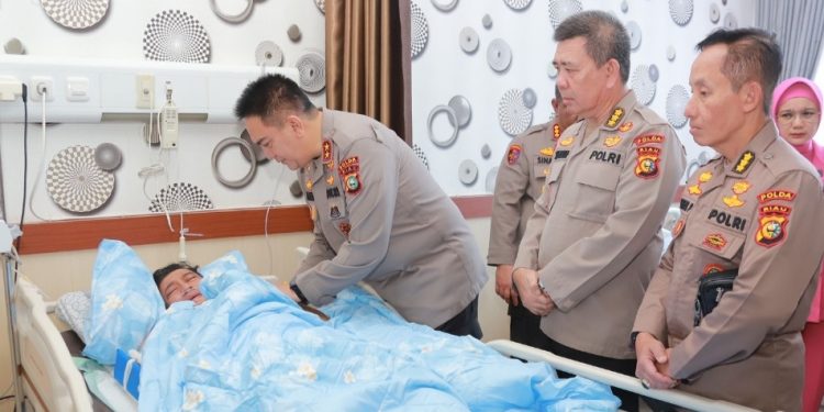 Kapolda Riau Irjen Mohammad Iqbal Jenguk Kapolda Jambi