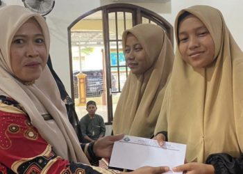 Kepala Sekolah SMPN 3 Simpang Rimba dan Jajarannya Ajak Peserta Didik Hadiri Seminar Motivasi