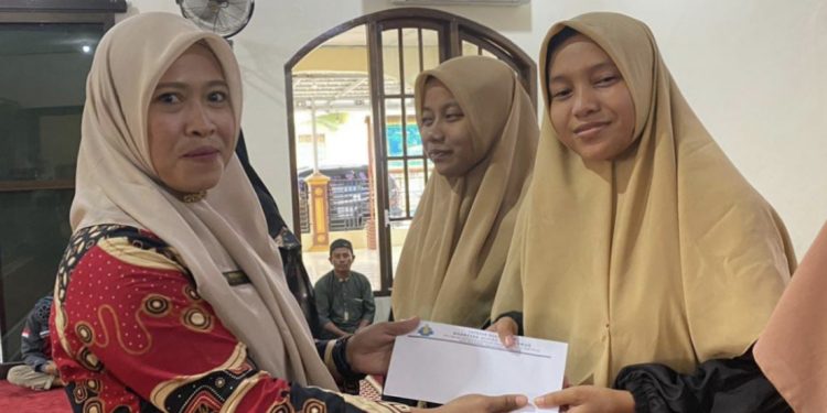 Kepala Sekolah SMPN 3 Simpang Rimba dan Jajarannya Ajak Peserta Didik Hadiri Seminar Motivasi
