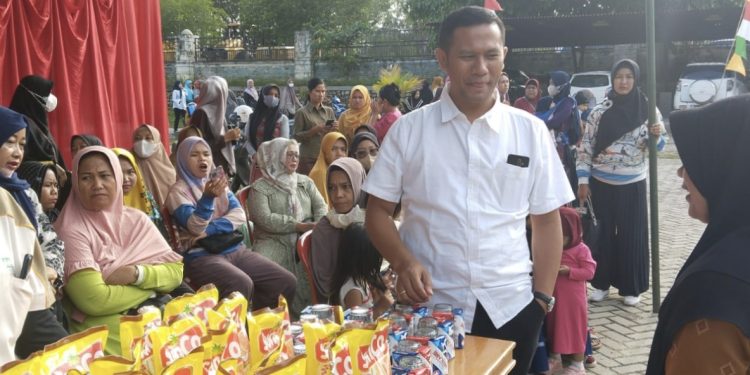 Pasar Murah DKPTPH Kabupaten Pelalawan, PT Musim Mas Salurkan 3 Ton Minyak Goreng