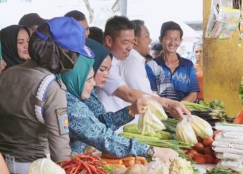 Bupati Rohil Bersama Forkopimda Cek Harga dan Ketersediaan Sembako di Pasar Datuk Rubiah 