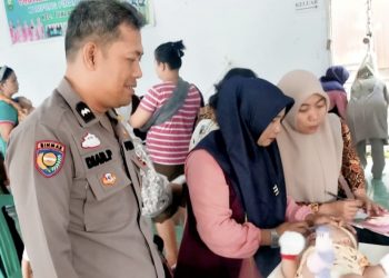 Dampingi Tim Nakes, Polsek Tualang Sukseskan PIN Polio 2023