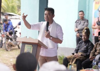 Afrizal Sintong Tinjau Imunisasi Polio dan Serahkan Bantuan Sembako di Pekaitan  