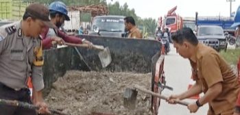 Ajak Warga Pinang Sebatang Barat Goro, Bhabinkamtibmas Polsek Tualang Bersinergi Pemerintah Desa
