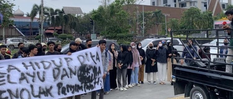 Aliansi Mahasiswa Peduli Pendidikan Kota Pekanbaru Demo Tolak SK Kabid SD Disdik Kota Pekanbaru
