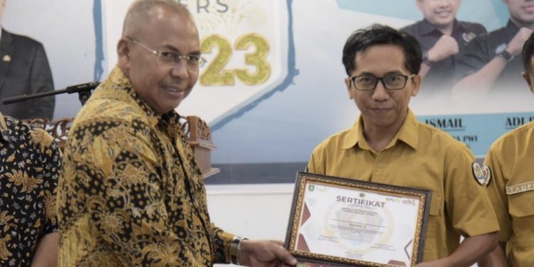 Bupati, Wabup Hingga Perangkat Daerah Terima Penghargaan dari PWI Bengkalis