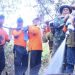 Wabup Bagus Santoso, Forkopimda dan Warga Berjibaku Padamkan Api