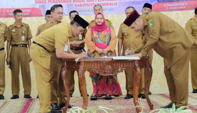 Disaksikan Bupati Kasmarni, Kepala Dinas PUPR Ardiansyah Tandatangan Serah Terima Gedung MPP