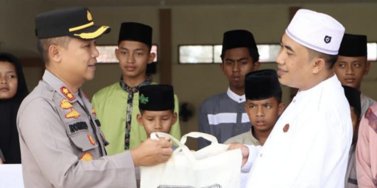 Polres Siak Serahkan Bantuan Kemanusiaan Untuk Negeri Di Panti Asuhan As Sidiqiyah