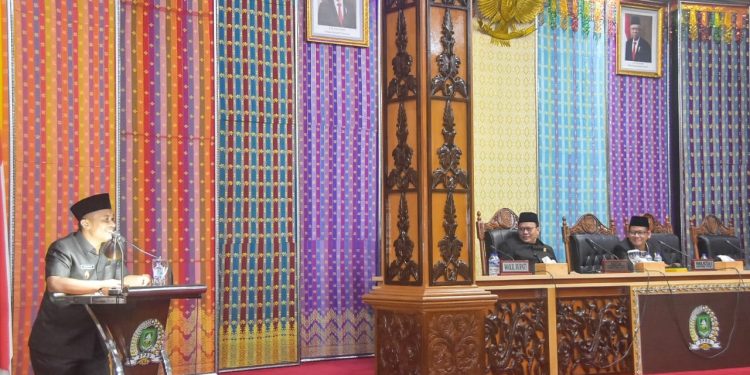 Wabup H Bagus Santoso ketika menjawab pandangan umum fraksi-fraksi DPRD tentang penyampaian LKPJ tahun anggaran 2022