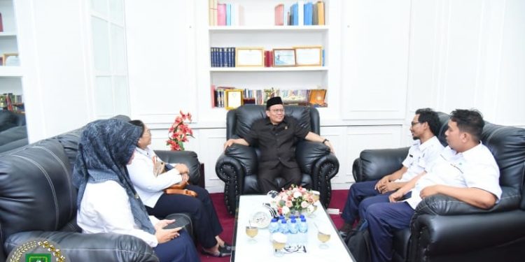 Ketua DPRD H. Khairul Umam Saat Menerima Kunjungan dan Silaturahmi