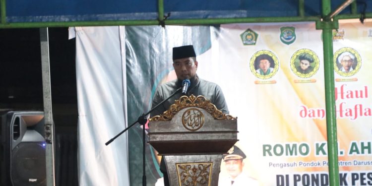 Asisten I saat menghadiri acara Haflah Akhairussanah dan Silaturahmi Masyayikh di Halaman Pondok Pesantren Nurussalam Desa Mentayan, Kecamatan Bantan, Senin 06 Maret 2023