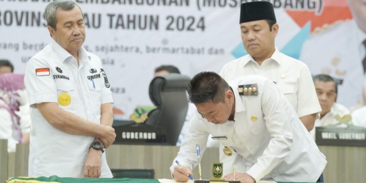 Bupati Rohil Minta Perbaikan Infrastruktur Jalan Saat Musrenbang RKPD Riau 2024