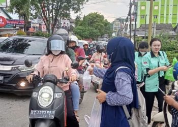 Berbagi Sesama, Prodi PG PAUD FKIP Universitas Widya Gama Mahakam Samarinda Berbagi Takjil 