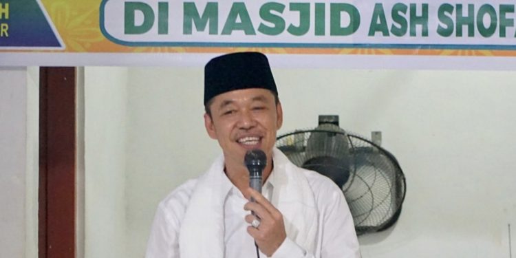 Bupati Rohil Ajak Masyarakat Dukung Program Pemda Saat Safari Ramadhan di Pekaitan